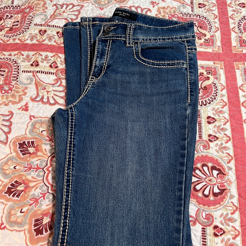 Ninewest Classic Women's Straight Leg Blue Jeans W/ Rhinestone Bling Back Pocket - Picture 5 of 6